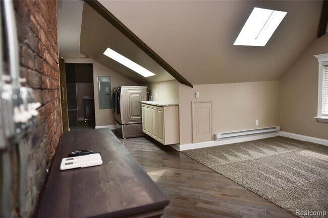 Photo - 3716 Lincoln St Unit 5