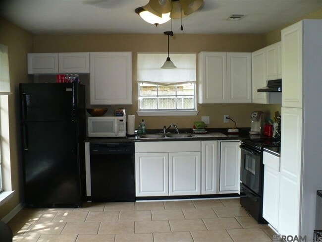 Photo - 37060 John St