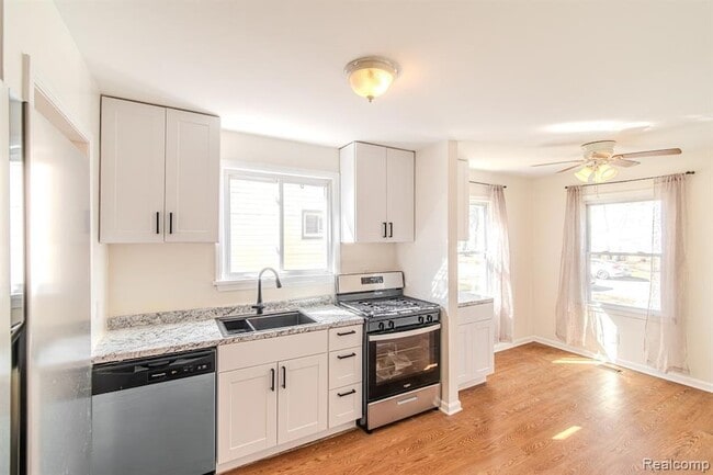 Photo - 1216 E George Ave