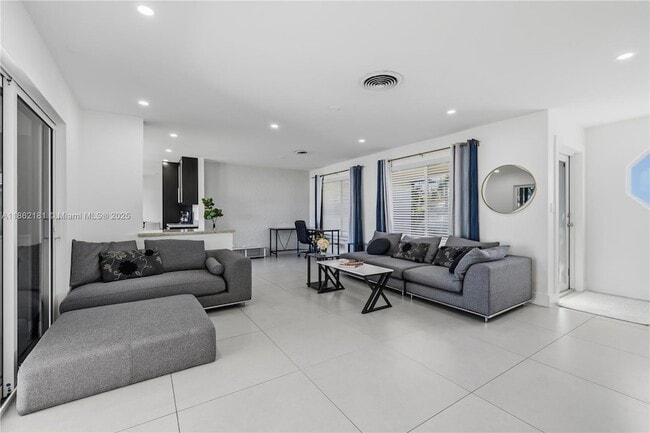 Photo - 1709 SW 5th Pl