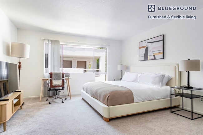 Building Photo - 10985 Bluffside Dr Unit FL3-ID1401