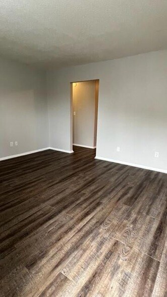 Photo - 210 Hendricks Blvd