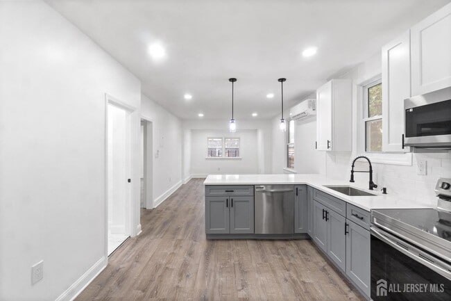 Photo - 427 Benner St Unit 2