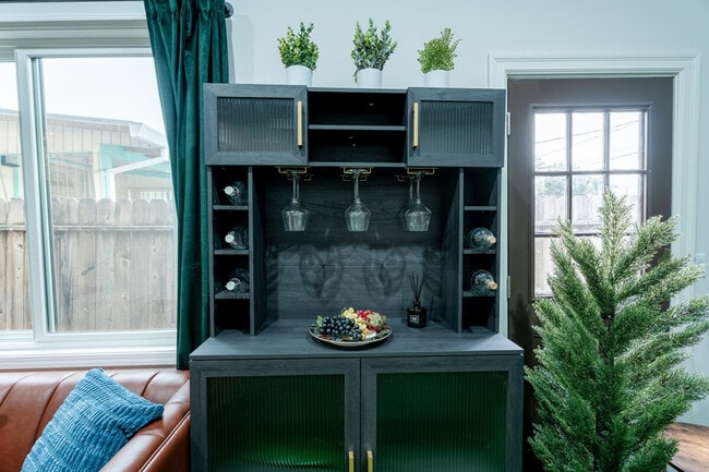 Building Photo - 2732 Fair Oaks Ave Unit ID1406828P