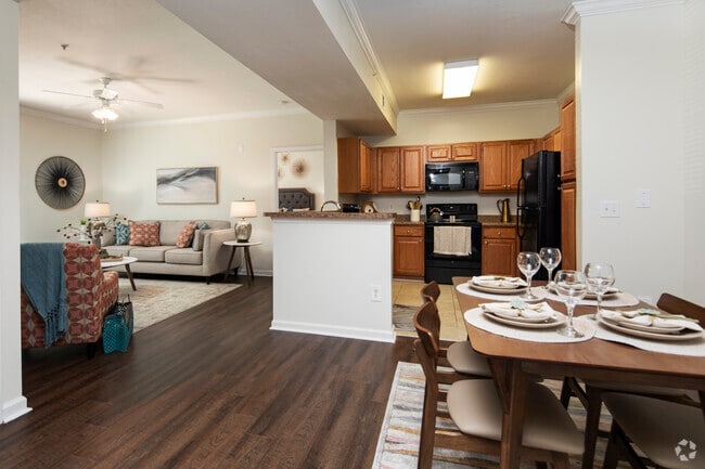 2BR, 2BA, 1,212SF - Dining Room - Emerald Ridge