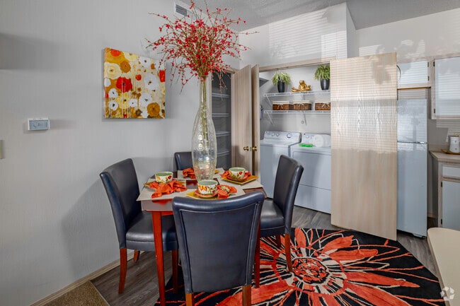 Custom - 2BR, 2BA - 989SF - Dining Area - The Fairways at Moore