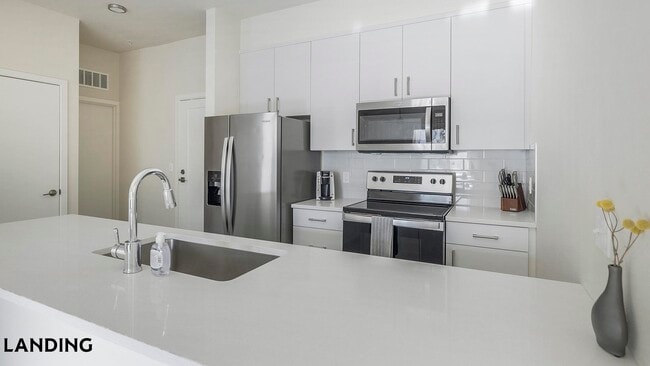 Photo - 3158 SW 12th Ave Unit 01-207