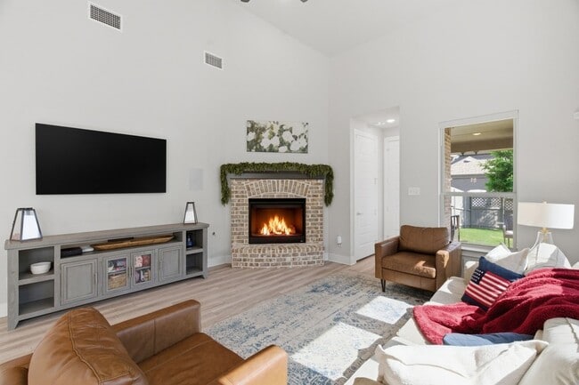 Photo - 2225 Elm Pl