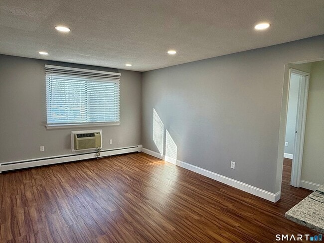 Photo - 1168 Main St Unit B2