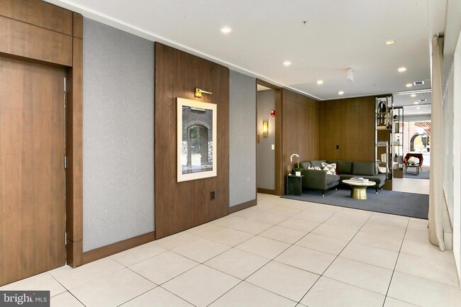 Photo - 635 Slaters Ln Unit G-01