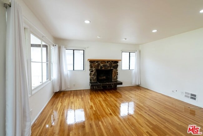 Photo - 443 Lomita St