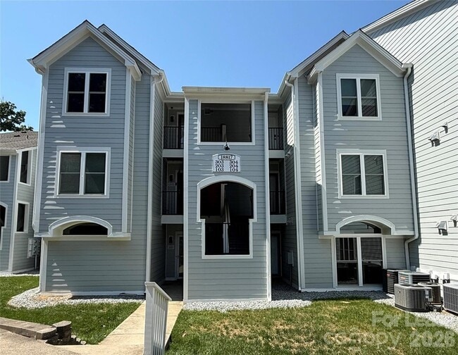 Building Photo - 18817 Nautical Dr Unit 204