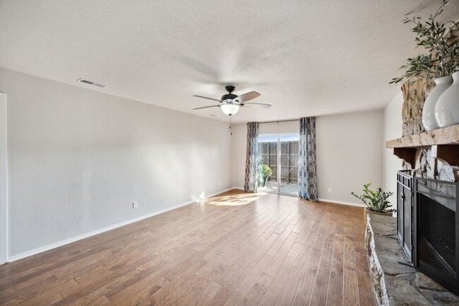 Photo - 501 Rogers Way