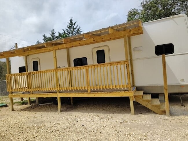 Building Photo - 806 Yaupon Dr