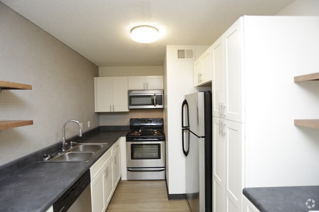 1BR, 1BA - 1B_775 SF - Reserve at Hillcrest