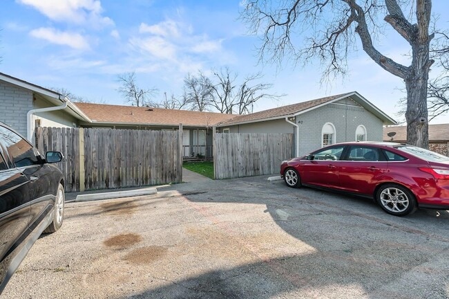 Photo - 410 Old Thorndale Rd