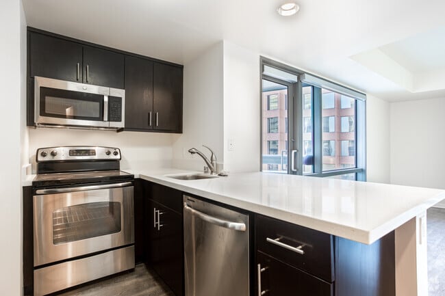 Studio - Embarcadero 1 - Towers at Rincon