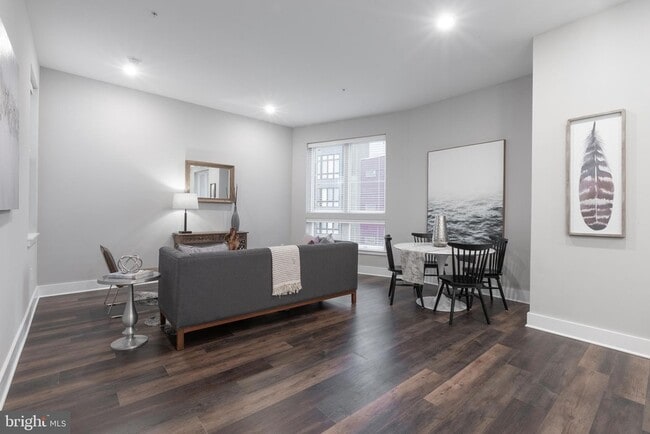 Photo - 1555 Ridge Ave Unit 402