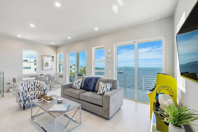 Building Photo - 99 Seaside Ave Unit SI ID1369659P