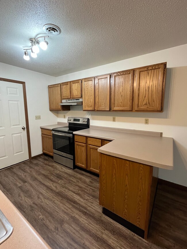 3 Bedroom | 1.5 Bathroom - Courtyard Townhomes