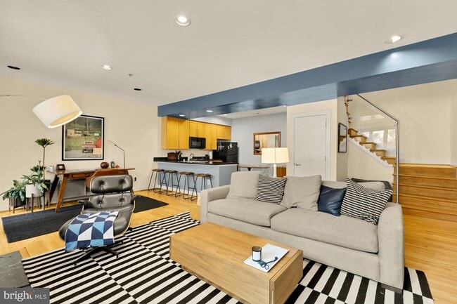 Photo - 2363 Champlain St NW Unit 3