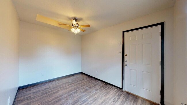 Photo - 725 Peppertree Dr Unit 11