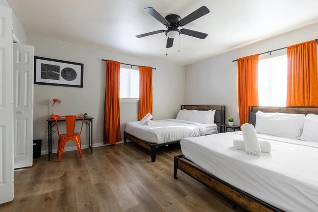 Photo - 6302 Manor Rd Unit ID1385485P