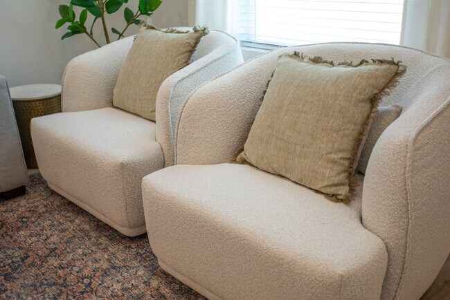 909 Euclid Ave Unit ID1249912P - Image 