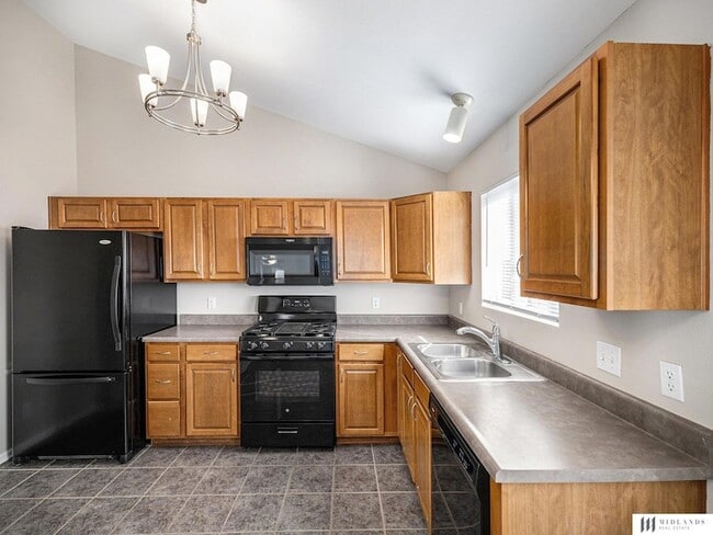 Photo - 16125 Greenleaf St