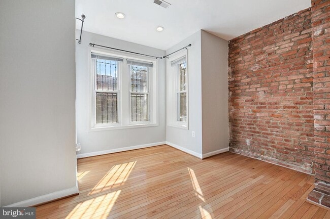 Photo - 504 L St NE