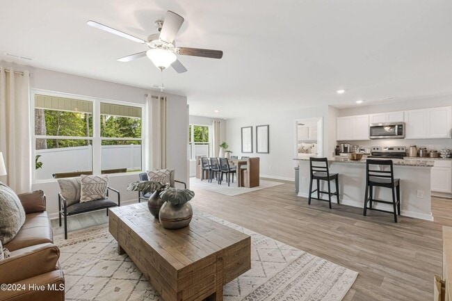 Photo - 107 Little Doe Pl SW