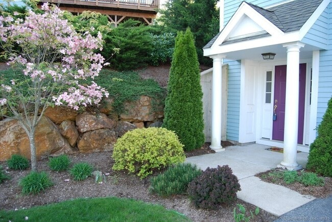 Photo - 109 Overshot Dr