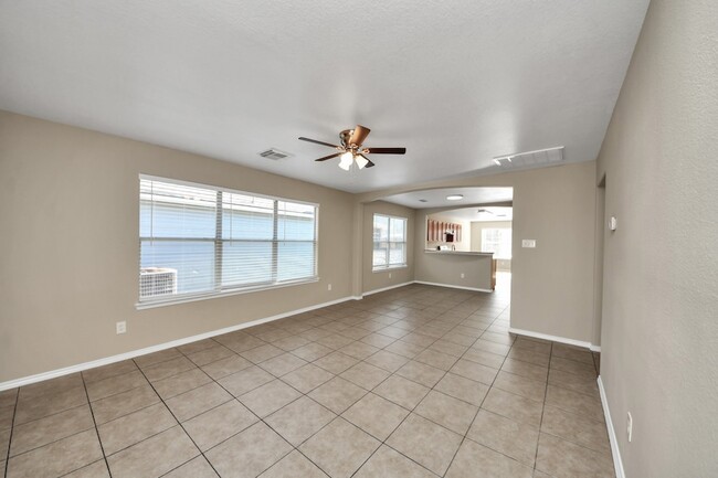 Photo - 826 Bandon Ln