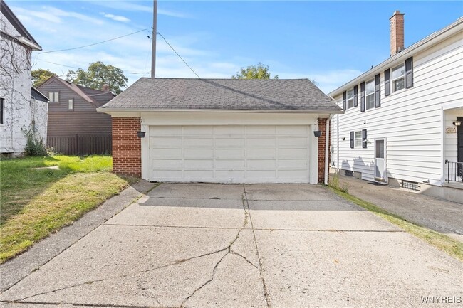 Photo - 80 Capen Blvd