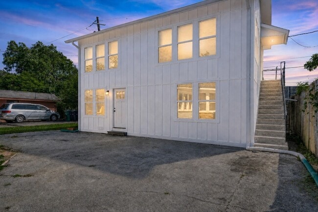 Building Photo - 1569 Elliott St Unit B