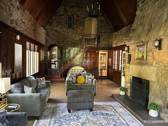 Building Photo - 1414 Dinglewood Dr Unit ID1043590P