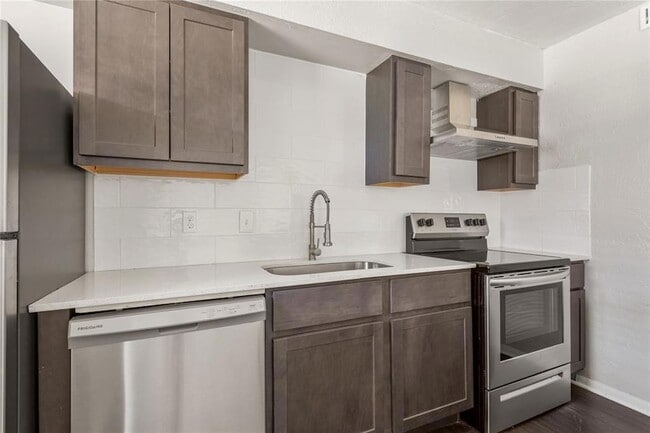 Photo - 2810 Dorchester Dr Unit 23