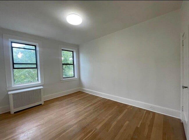 Building Photo - 2 Noll Pl Unit 14