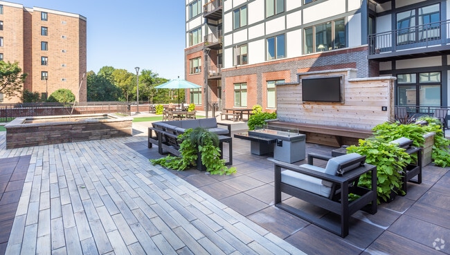 Amenity Deck TV + Fire Lounge - Burlington Station