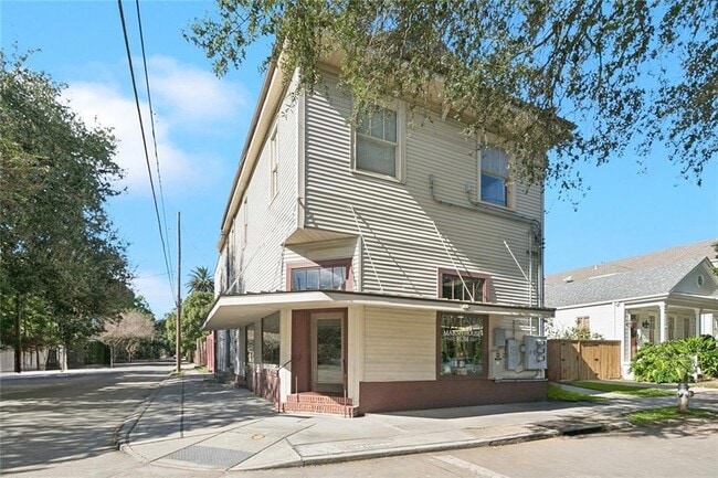Building Photo - 5705 Prytania St
