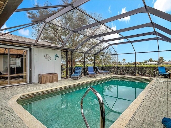 Photo - 290 Rotonda Cir