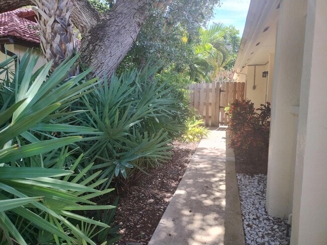 Photo - 8754 Honeysuckle Way