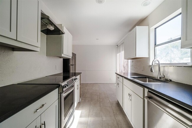 Photo - 2106 Lamplight Village Cir Unit A