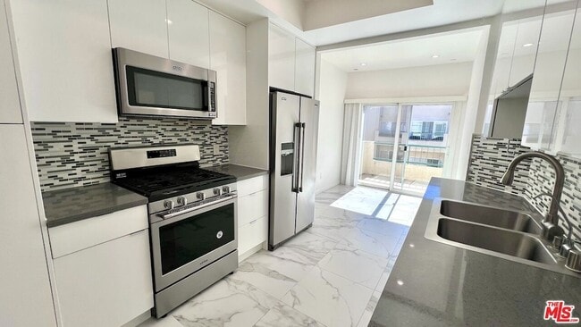 Photo - 5420 Sylmar Ave