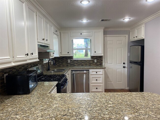 Photo - 819 Eubanks St