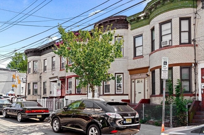 Photo - 61 Clendenny Ave