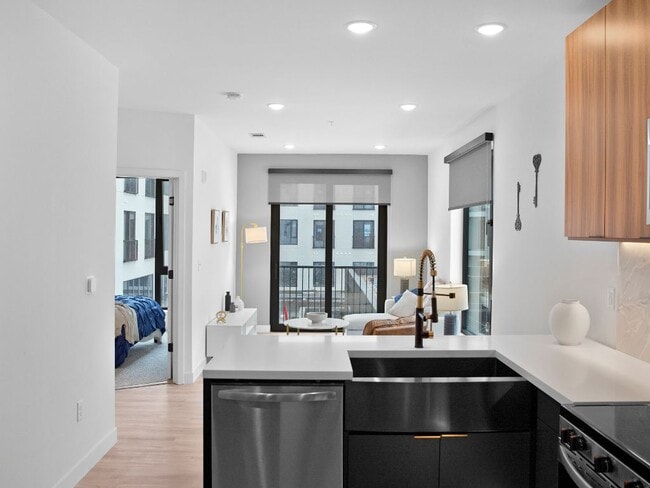 Photo - Lux: Wonderland in Crossroads / Katz on Main