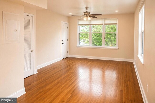 Photo - 63 Galveston Pl SW Unit 3