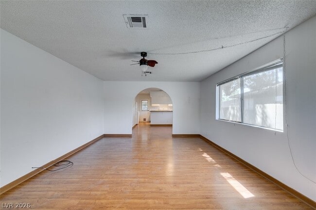 Photo - 427 S Tonopah Dr