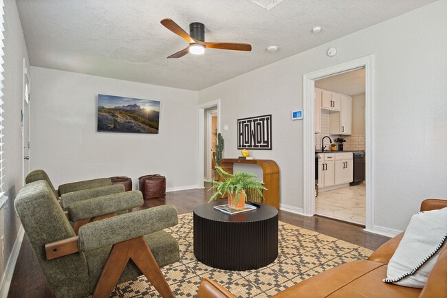 Photo - 912 W Comanche St Unit ID1259093P